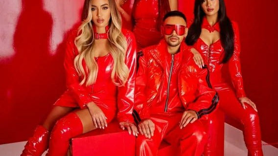 Elevate Your Look with Expert Glamour: Collection of Hairvivi x Celebrity Hairstylist ROGER MEDINA