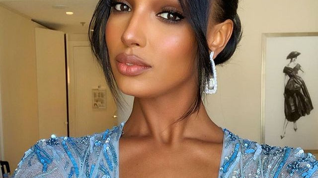 5 Easy Valentine’s Day Hairstyles for 2022 (and how to get each look)