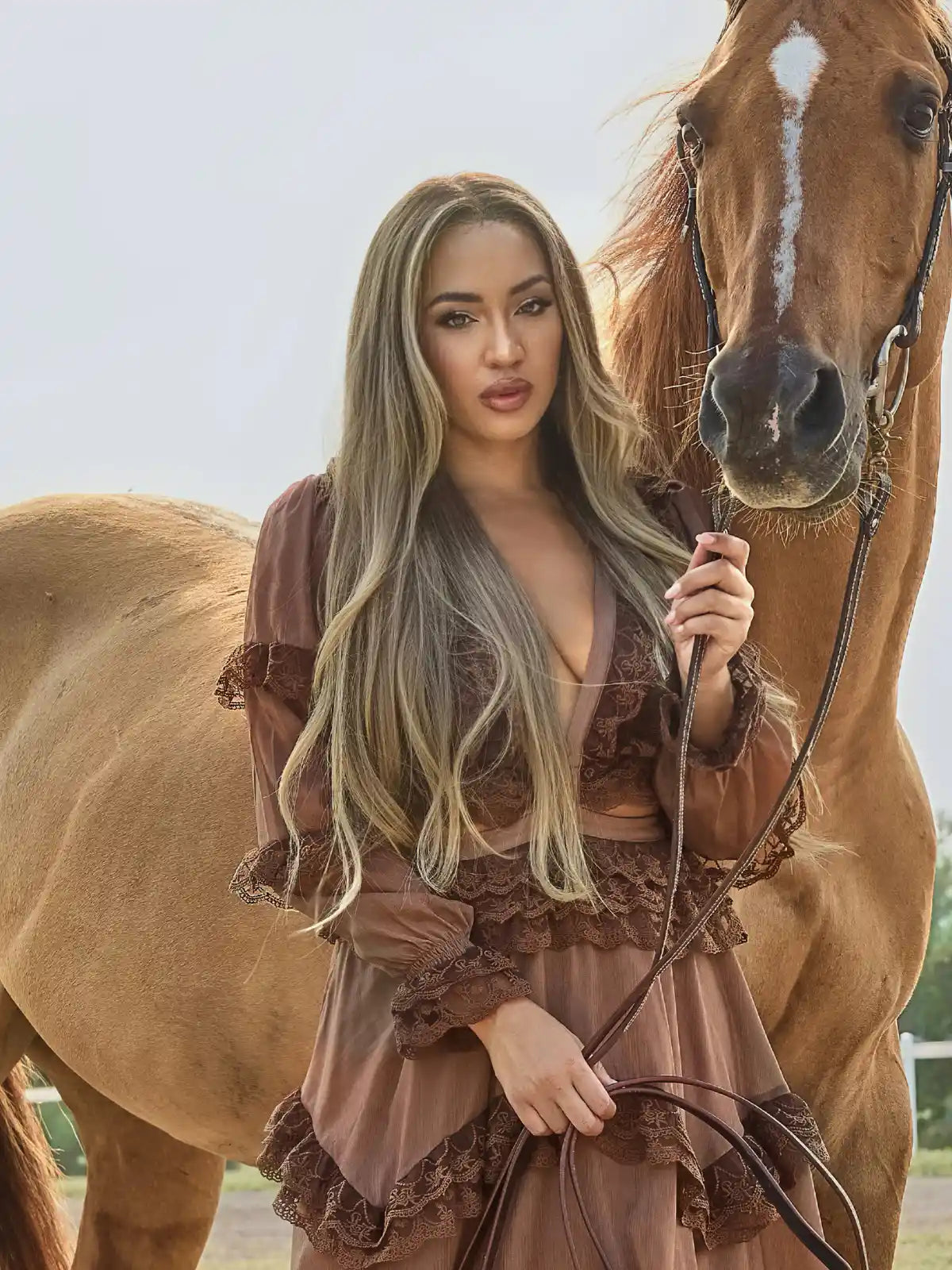 Blonde wig with brown roots and natural bronde tones