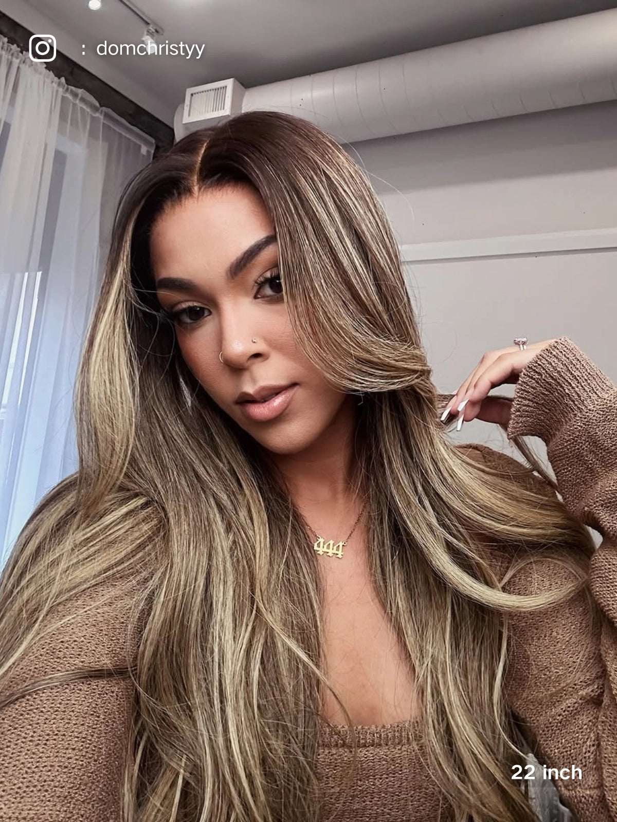 Dark blonde hair wig with soft luminous highlights