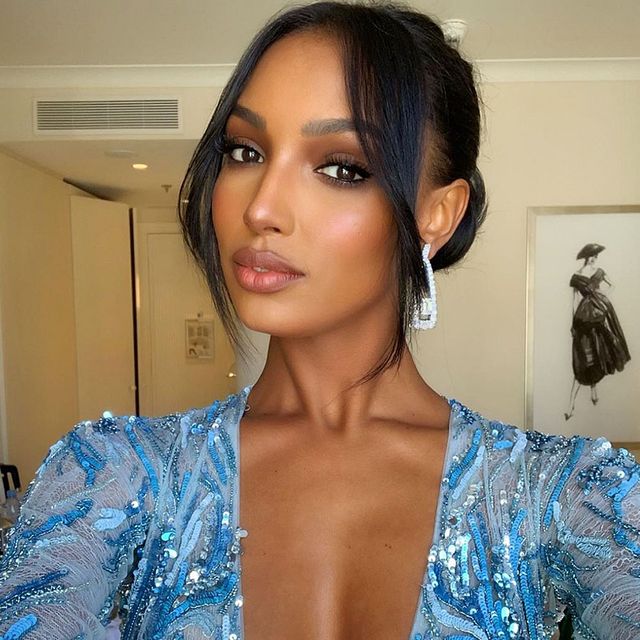 5 Easy Valentine’s Day Hairstyles for 2022 (and how to get each look)