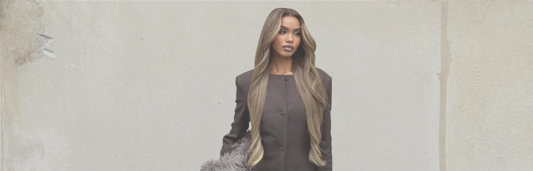 a black women wear our glueless wigs human hair with confident smile